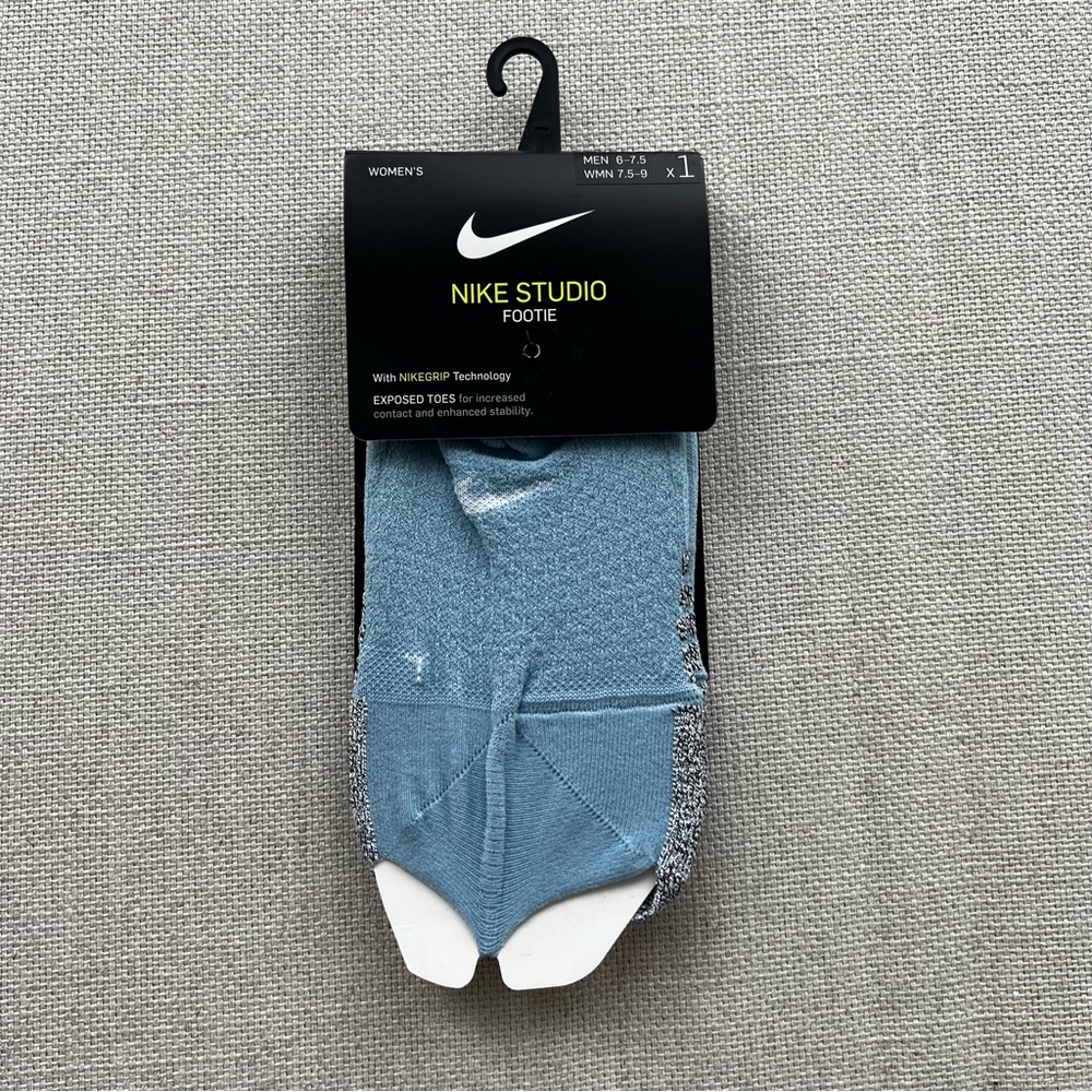 NIKE Studio Blue Barre Toeless Footie Grip Socks